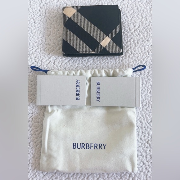 Burberry Men’s Check Patterned Bi-Fold Wallet - Picture 2 of 13